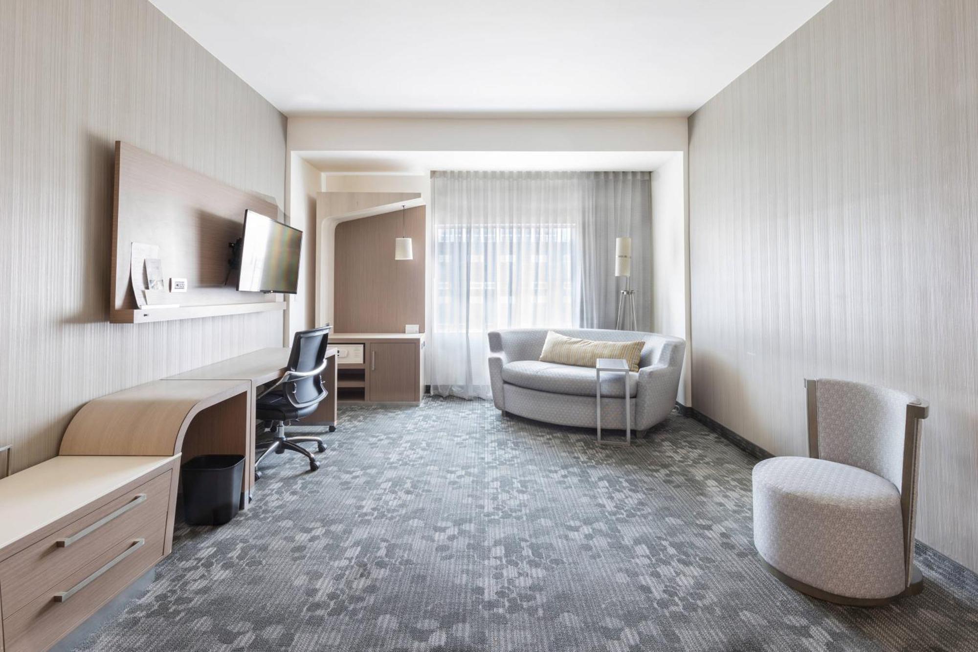 Hotel Courtyard By Marriott Chihuahua Extérieur photo